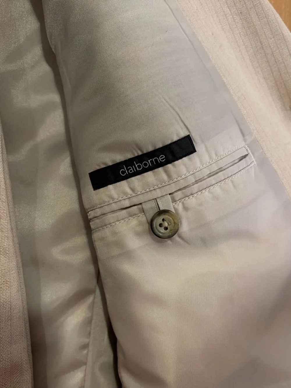 Claiborne Men's Tan Suit - Classic Single-Breasted Jacket and Pleated Pants